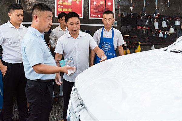《亿车美社区洗美店招商手册》零加盟费+整店输出，依托康明博19年供应链实力，0.5万起轻松开盈利洗美馆